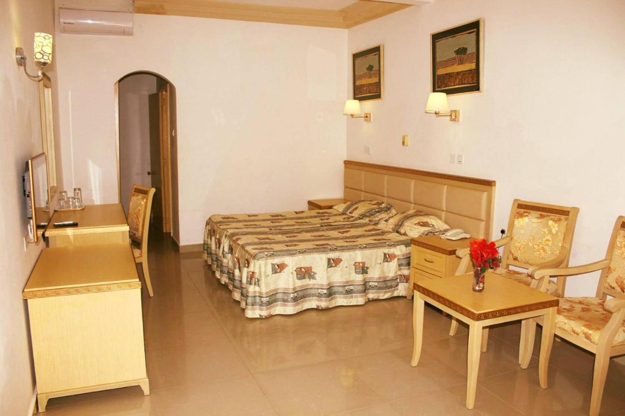 Cape Point Hotel Bakau Dış mekan fotoğraf