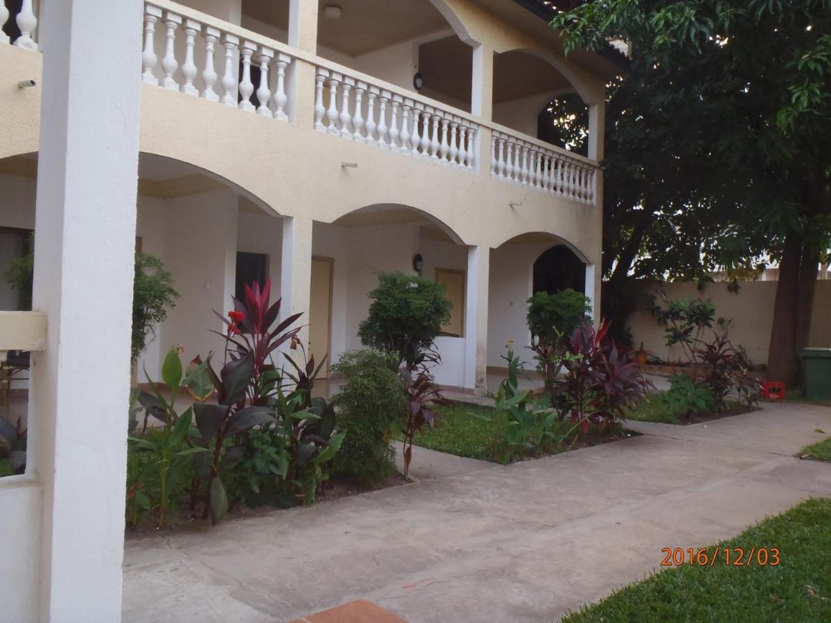Cape Point Hotel Bakau Dış mekan fotoğraf