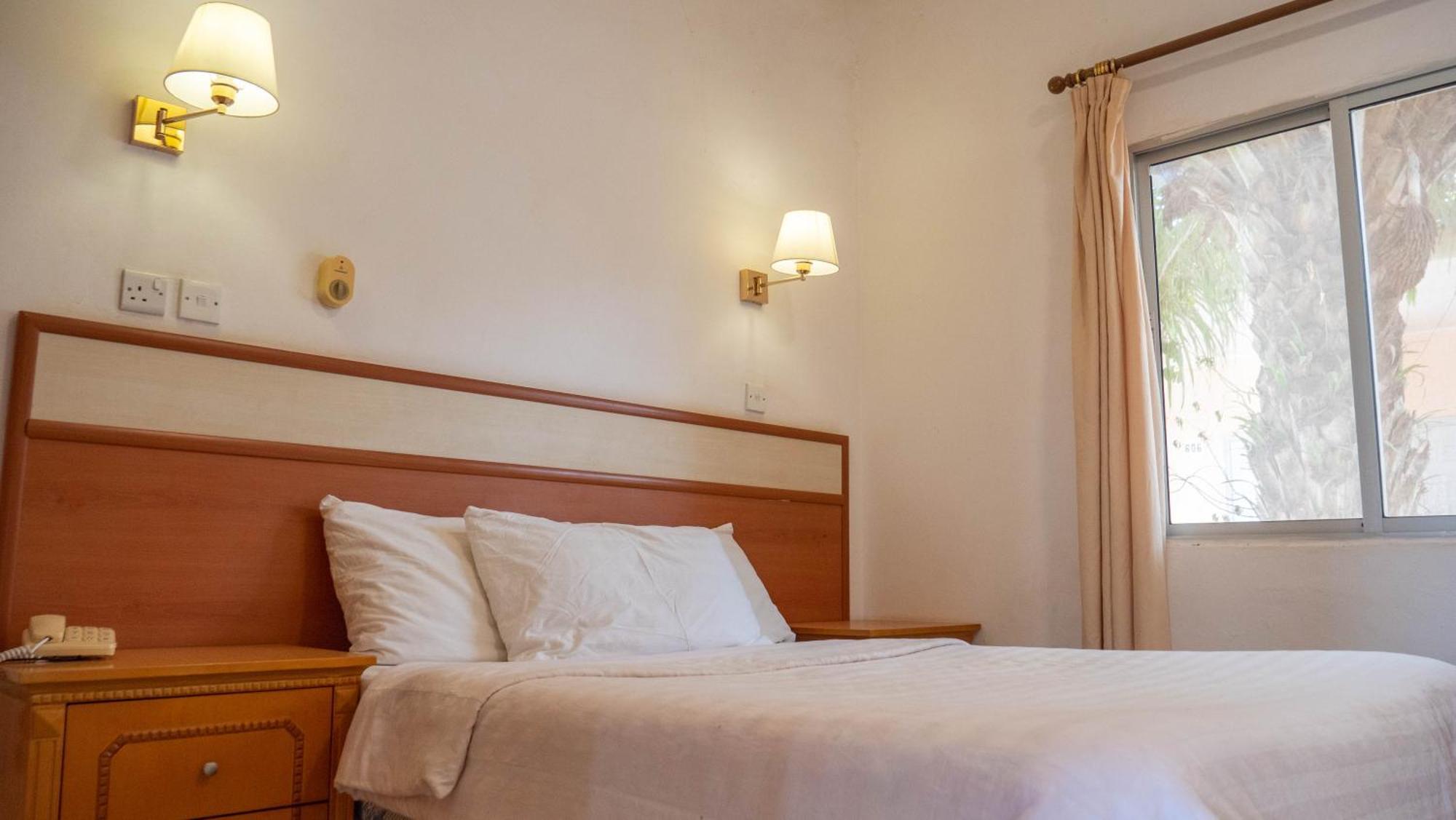 Cape Point Hotel Bakau Dış mekan fotoğraf