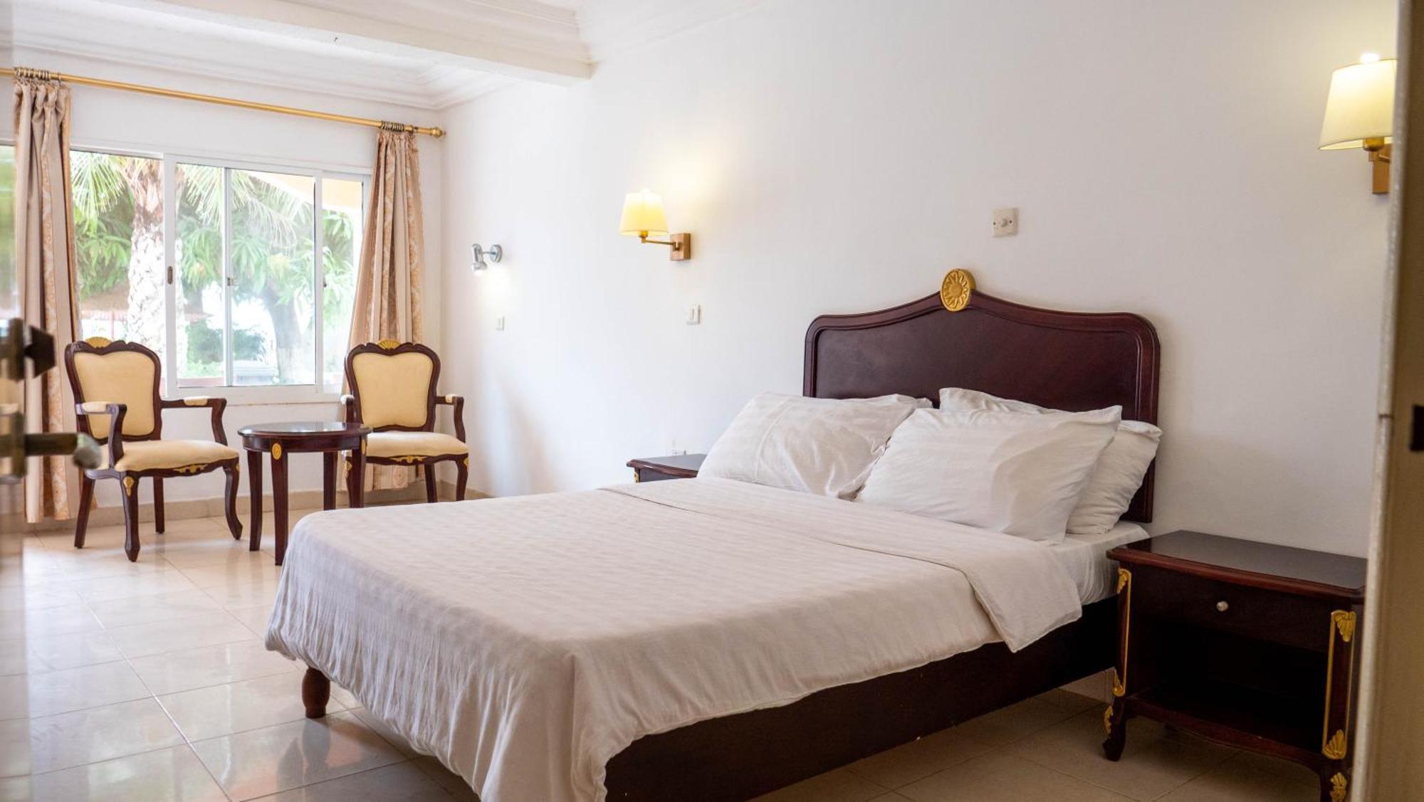 Cape Point Hotel Bakau Dış mekan fotoğraf