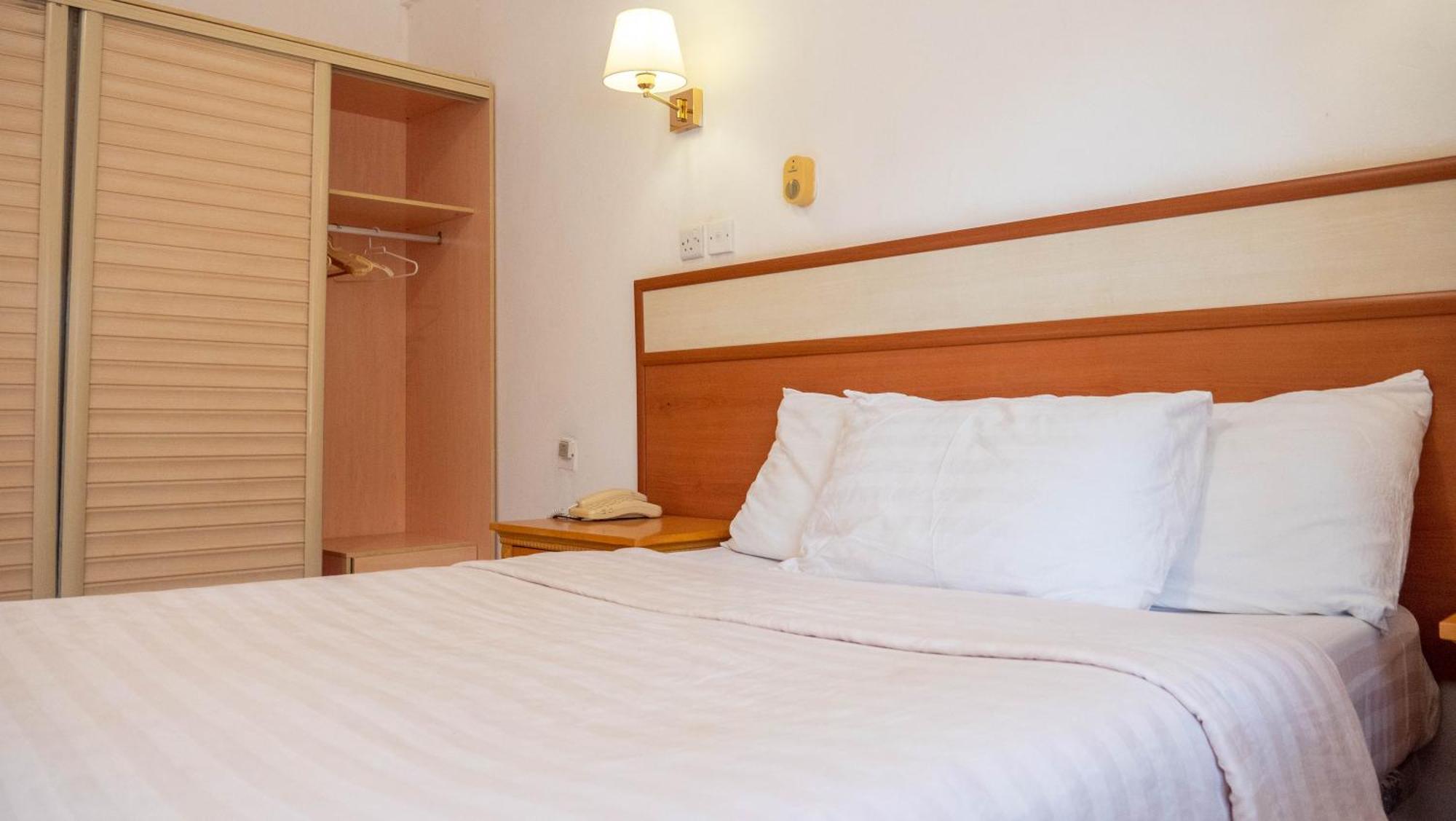 Cape Point Hotel Bakau Dış mekan fotoğraf