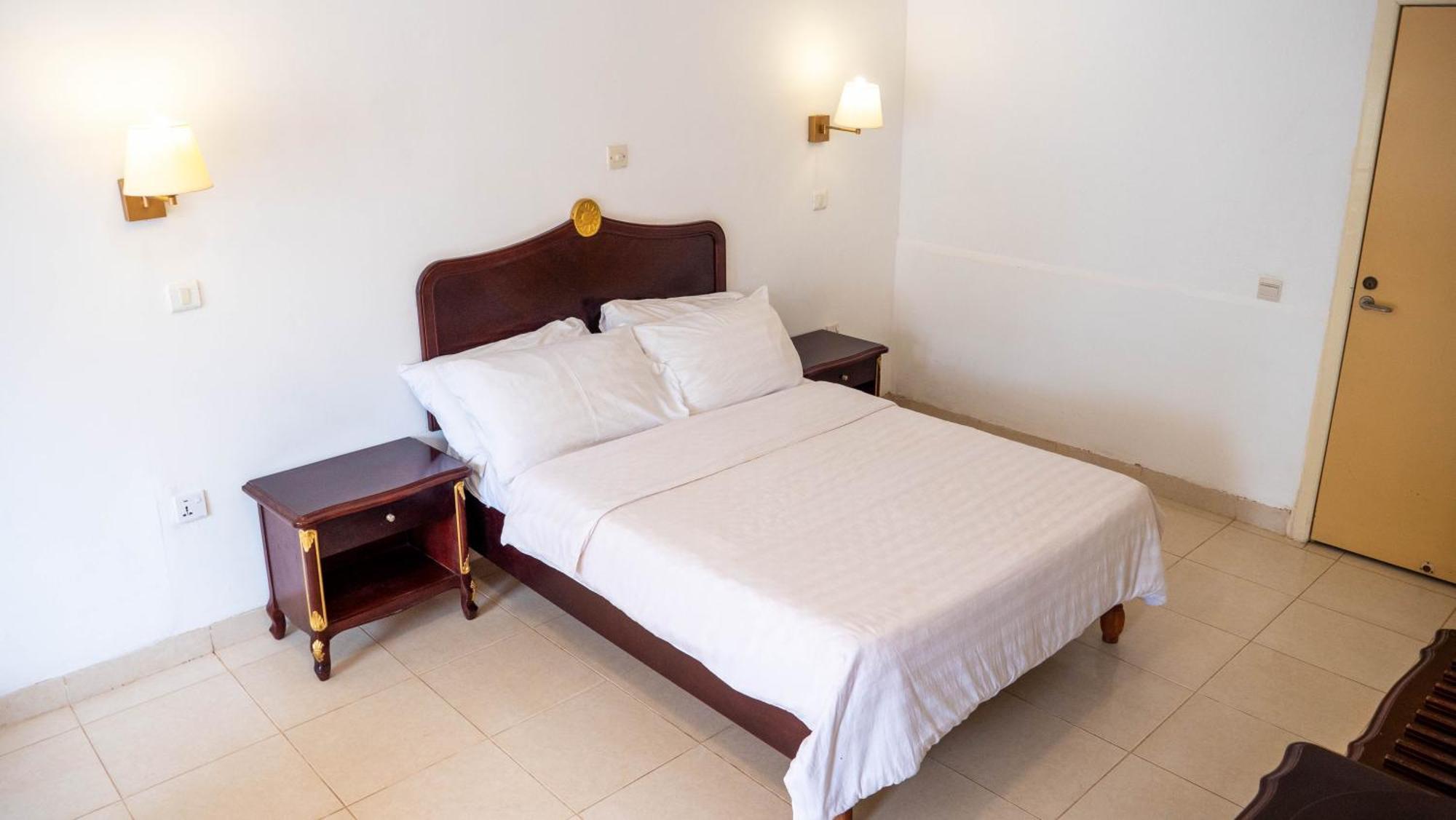Cape Point Hotel Bakau Dış mekan fotoğraf