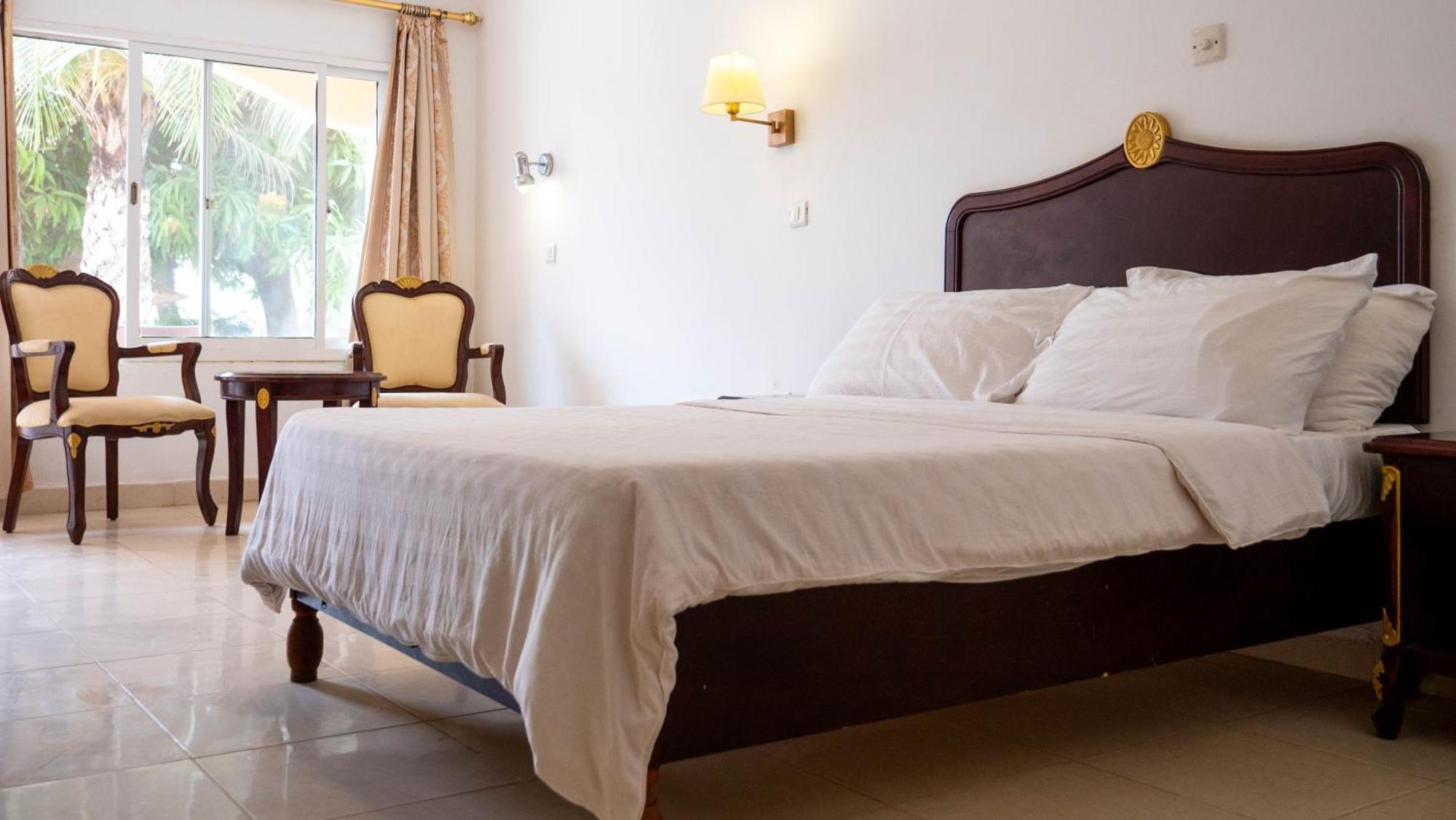 Cape Point Hotel Bakau Dış mekan fotoğraf