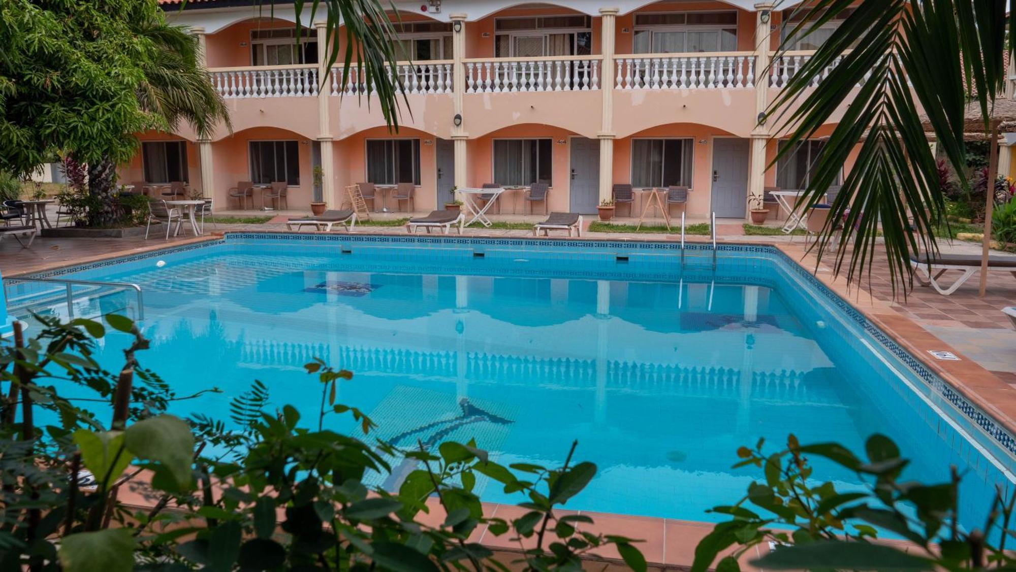 Cape Point Hotel Bakau Dış mekan fotoğraf