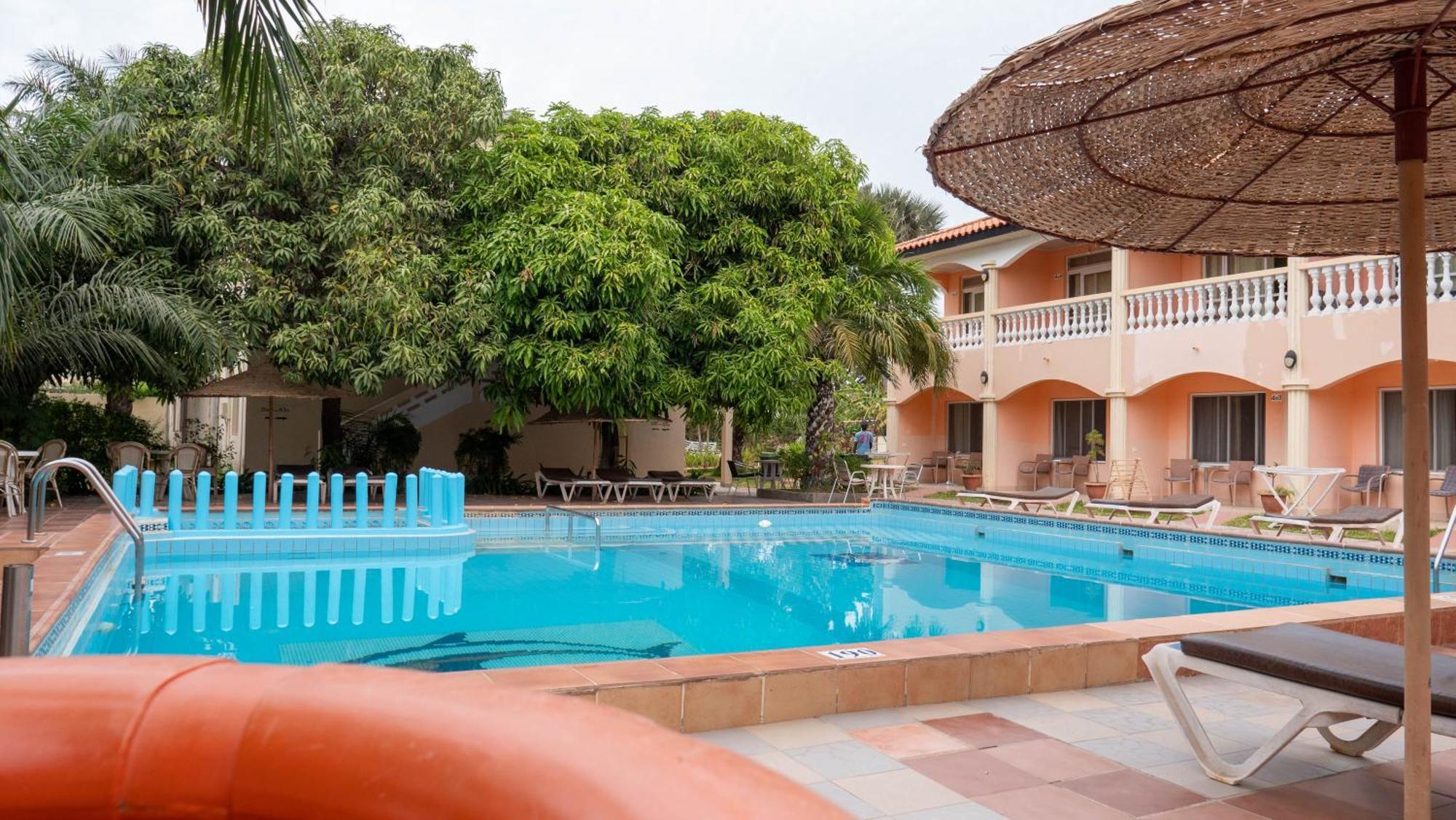 Cape Point Hotel Bakau Dış mekan fotoğraf