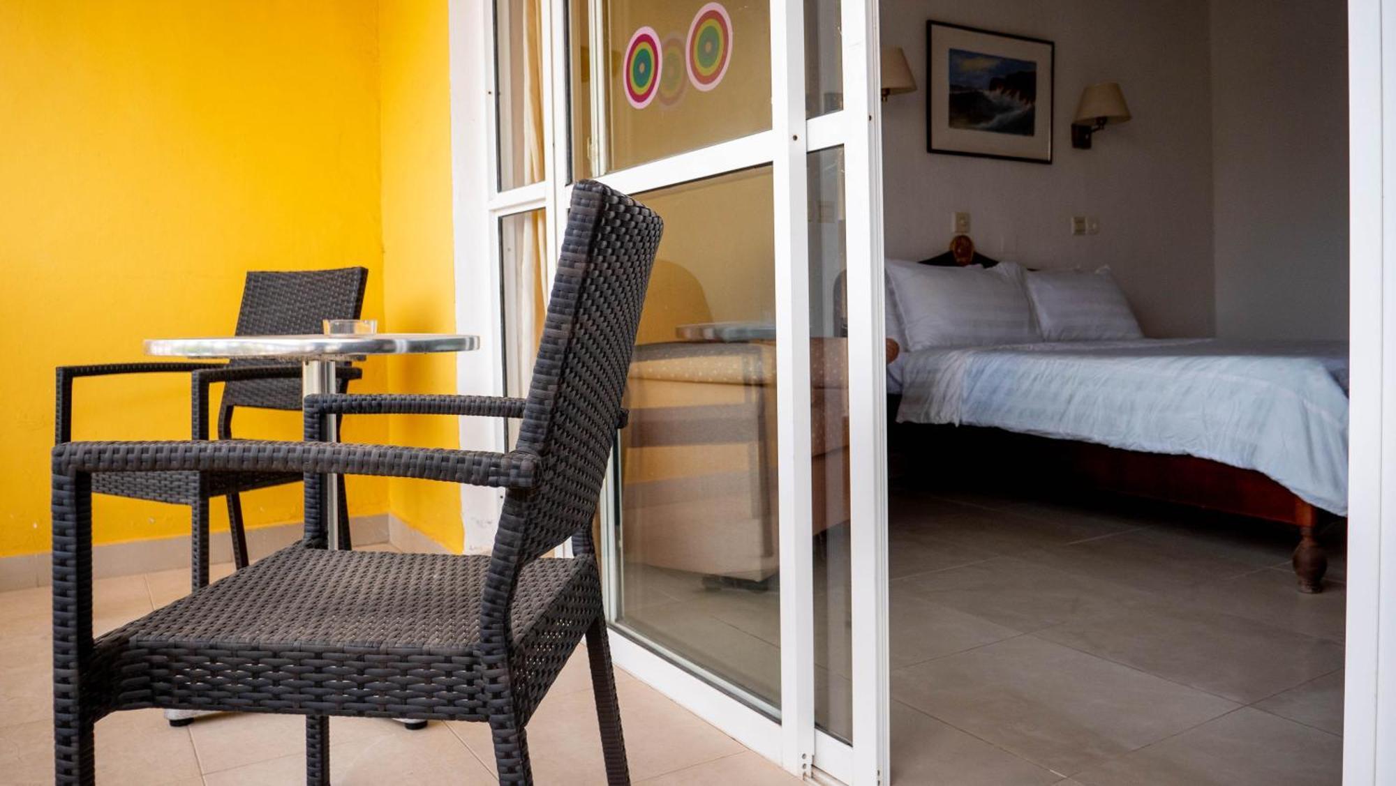 Cape Point Hotel Bakau Dış mekan fotoğraf